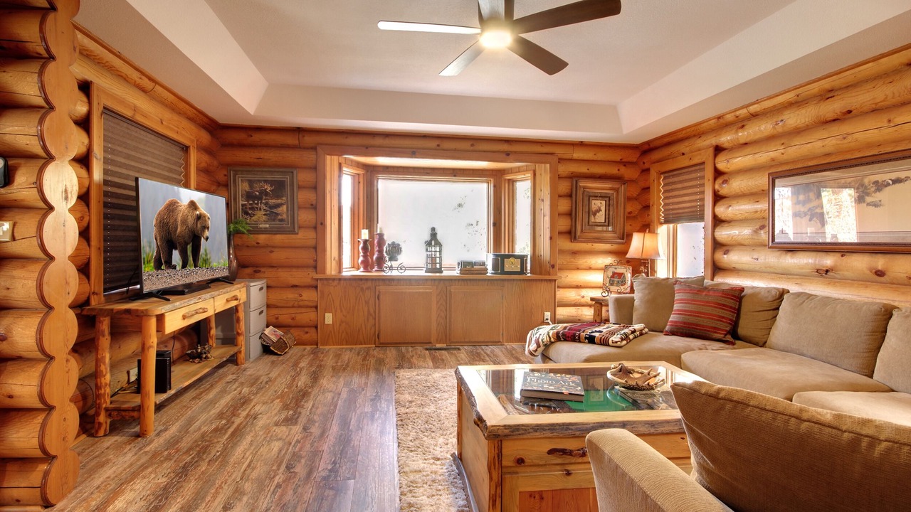Photo of Livingroom in Evergreen Estates