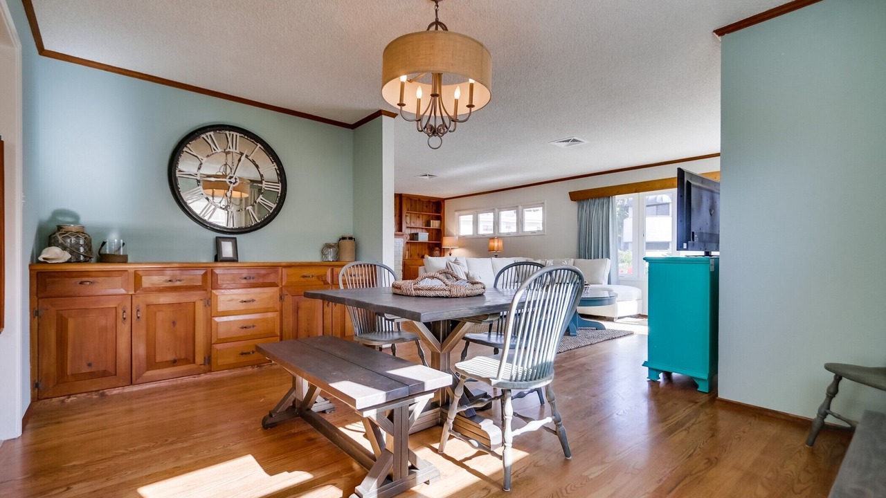 Photo of Livingroom in Crown Point