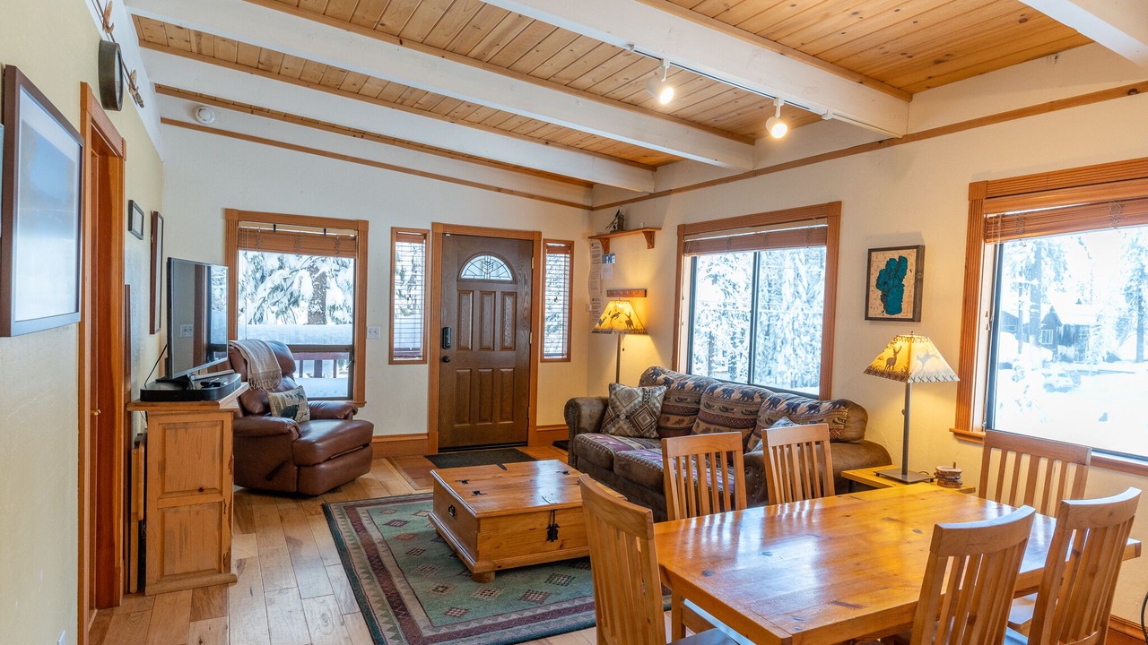 Photo of Bedroom in Country Club Estates