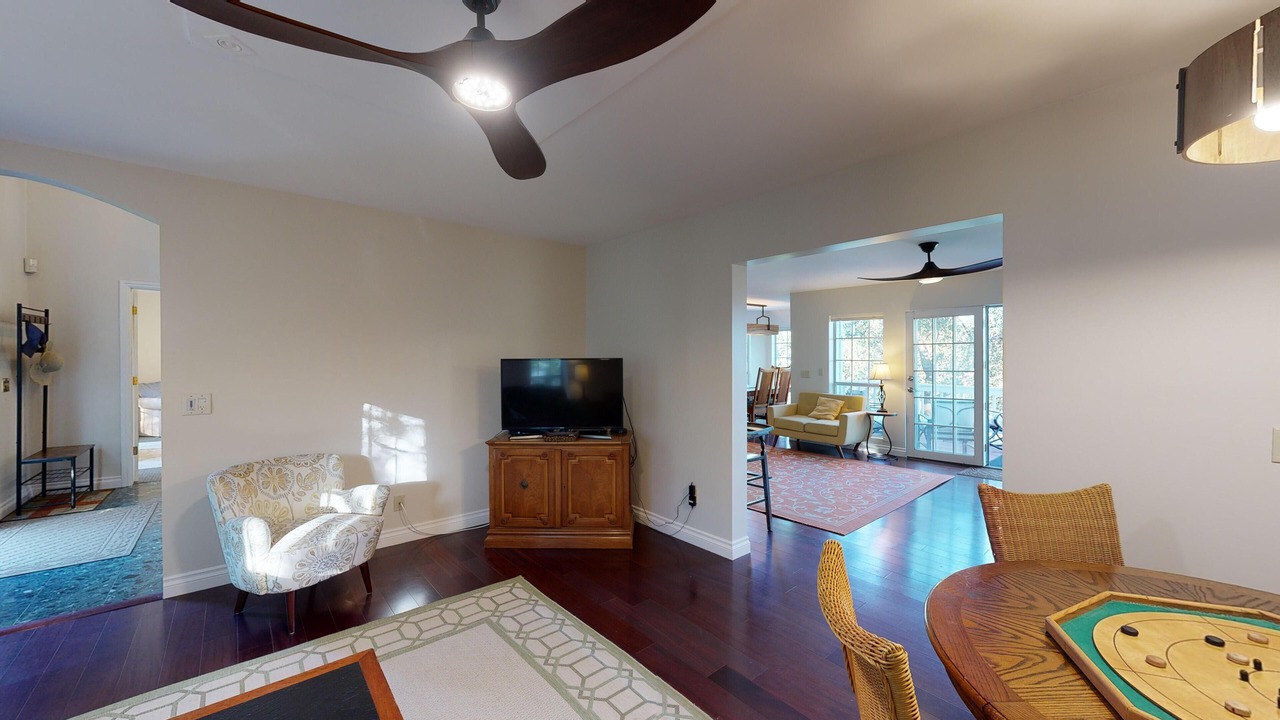 Photo of Livingroom in Phoenix Lake-Cedar Ridge
