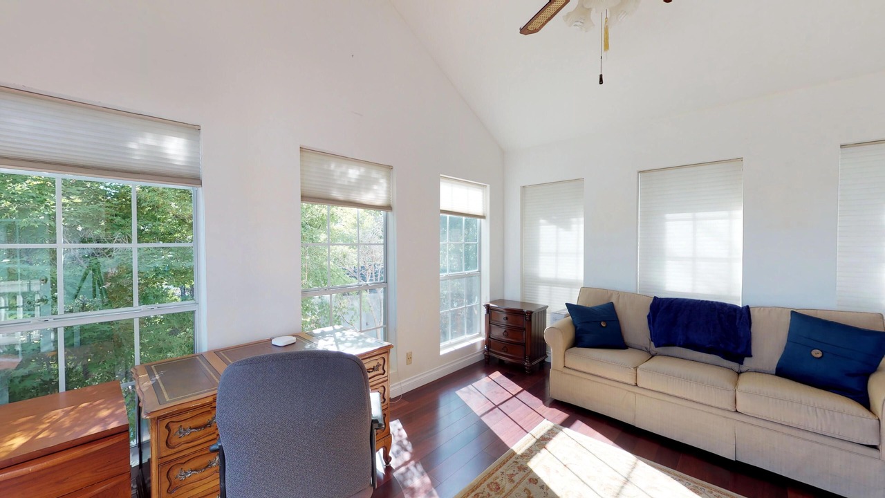Photo of Livingroom in Phoenix Lake-Cedar Ridge