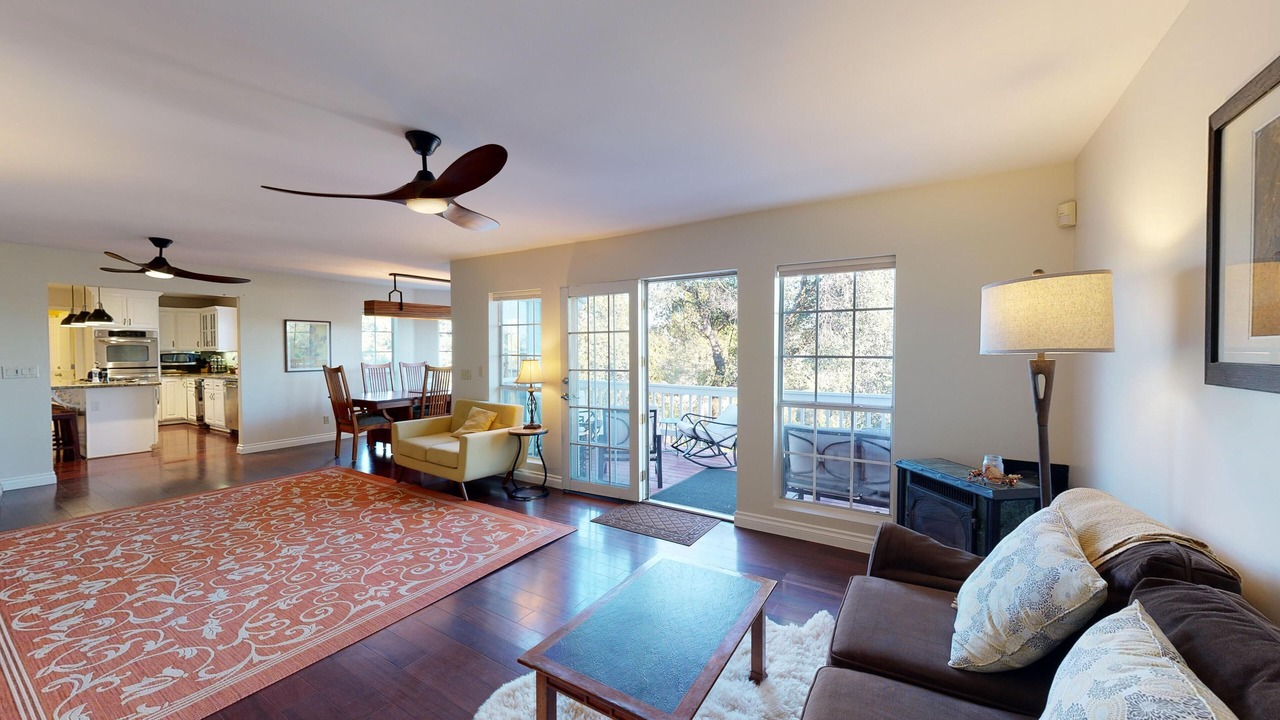 Photo of Livingroom in Phoenix Lake-Cedar Ridge