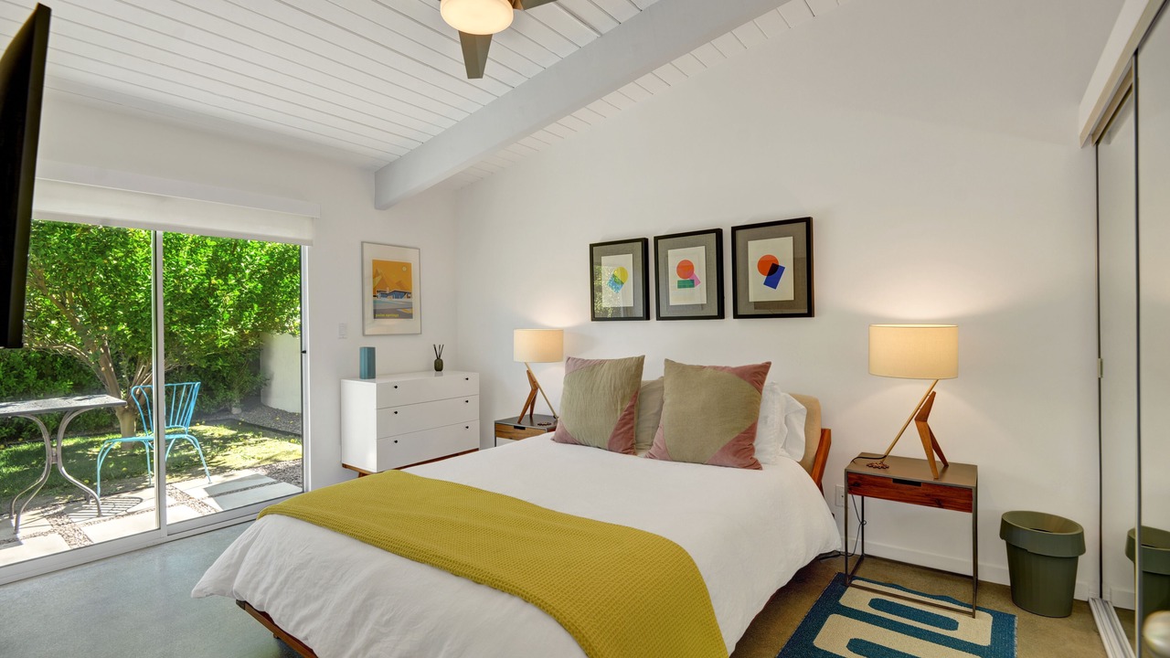 Photo of Bedroom in Racquet Club Estates