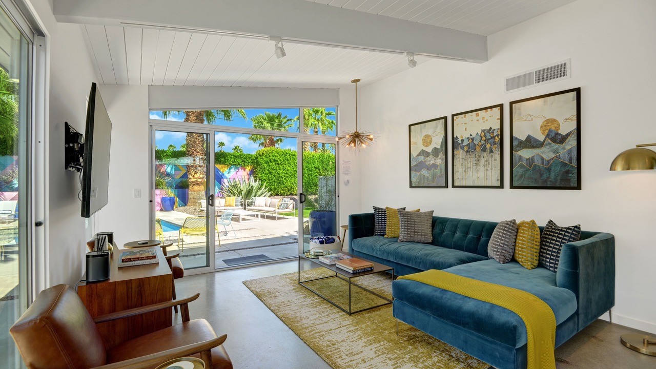 Photo of Livingroom in Racquet Club Estates