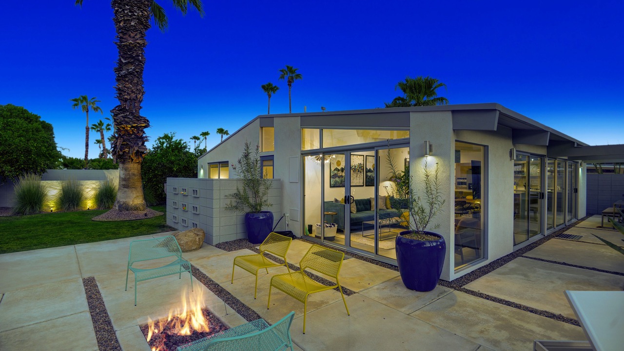 Photo of Patio Balcony in Racquet Club Estates