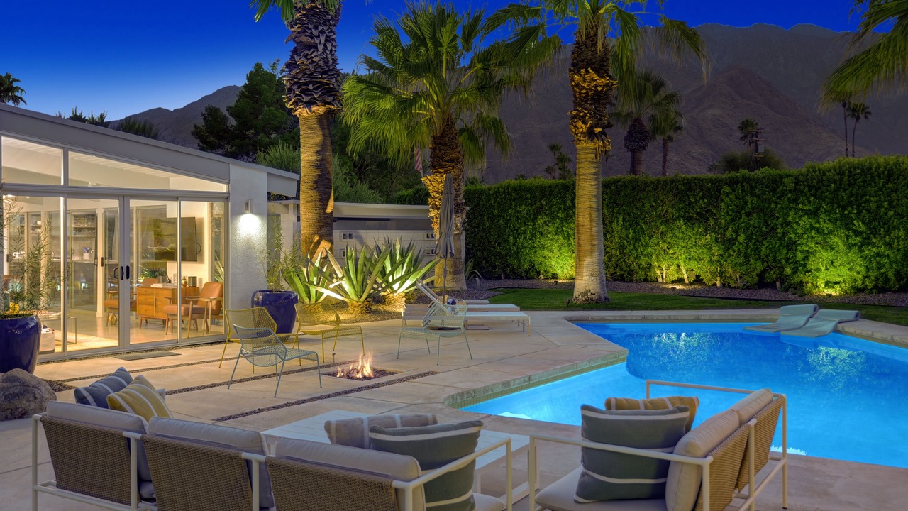 Photo of Outdoor in Racquet Club Estates