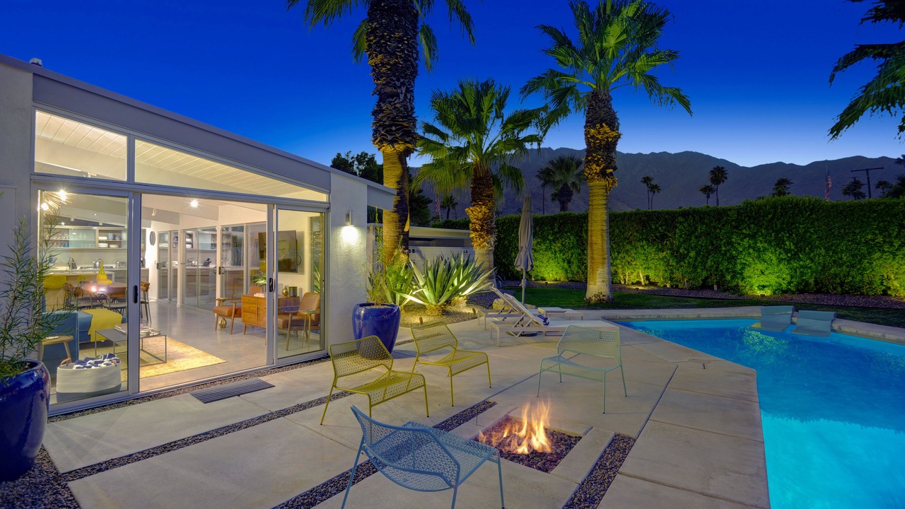Photo of Outdoor in Racquet Club Estates