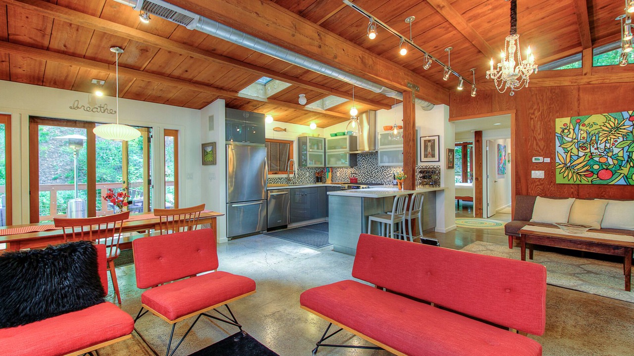 Photo of Livingroom in Forestville