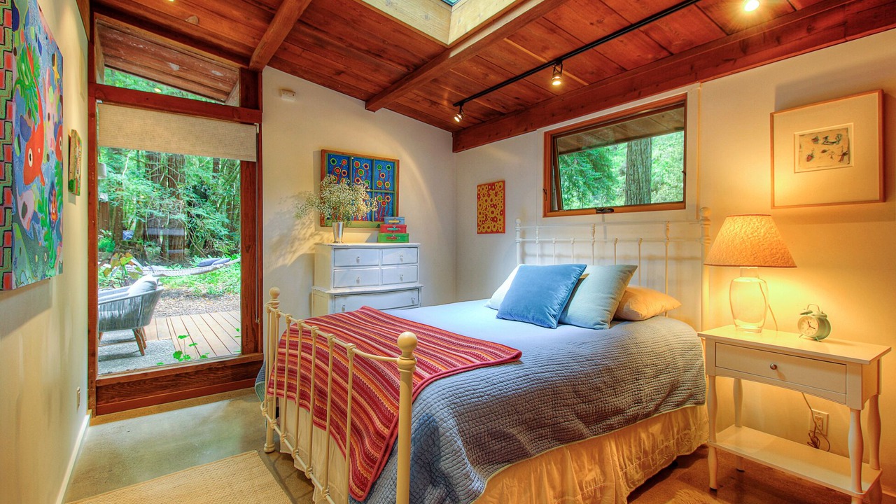 Photo of Bedroom in Forestville