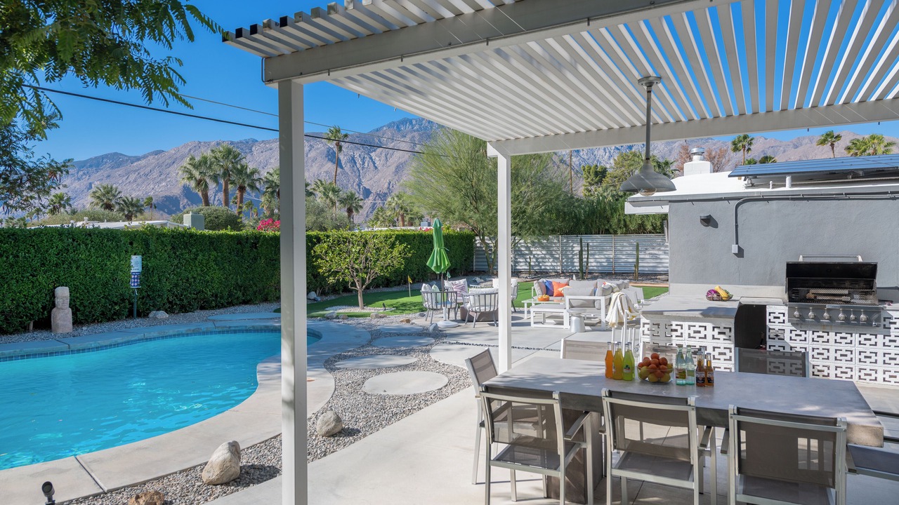 Photo of Outdoor in Racquet Club Estates
