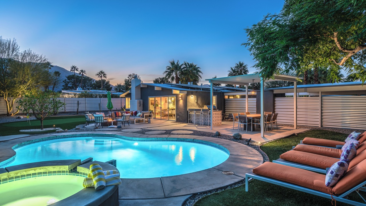 Photo of Outdoor in Racquet Club Estates