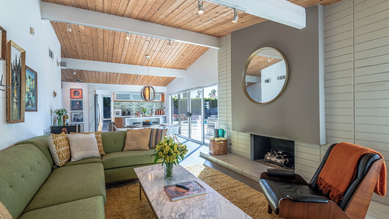 Photo of Livingroom in Racquet Club Estates