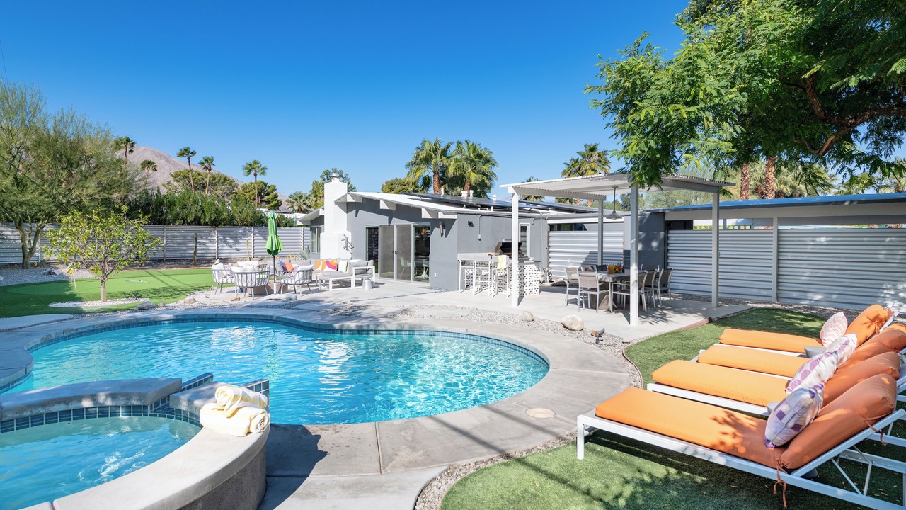 Photo of Outdoor in Racquet Club Estates
