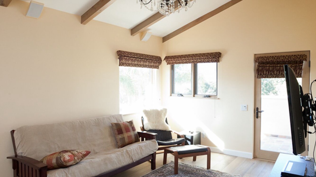 Photo of Livingroom in Alta Mesa