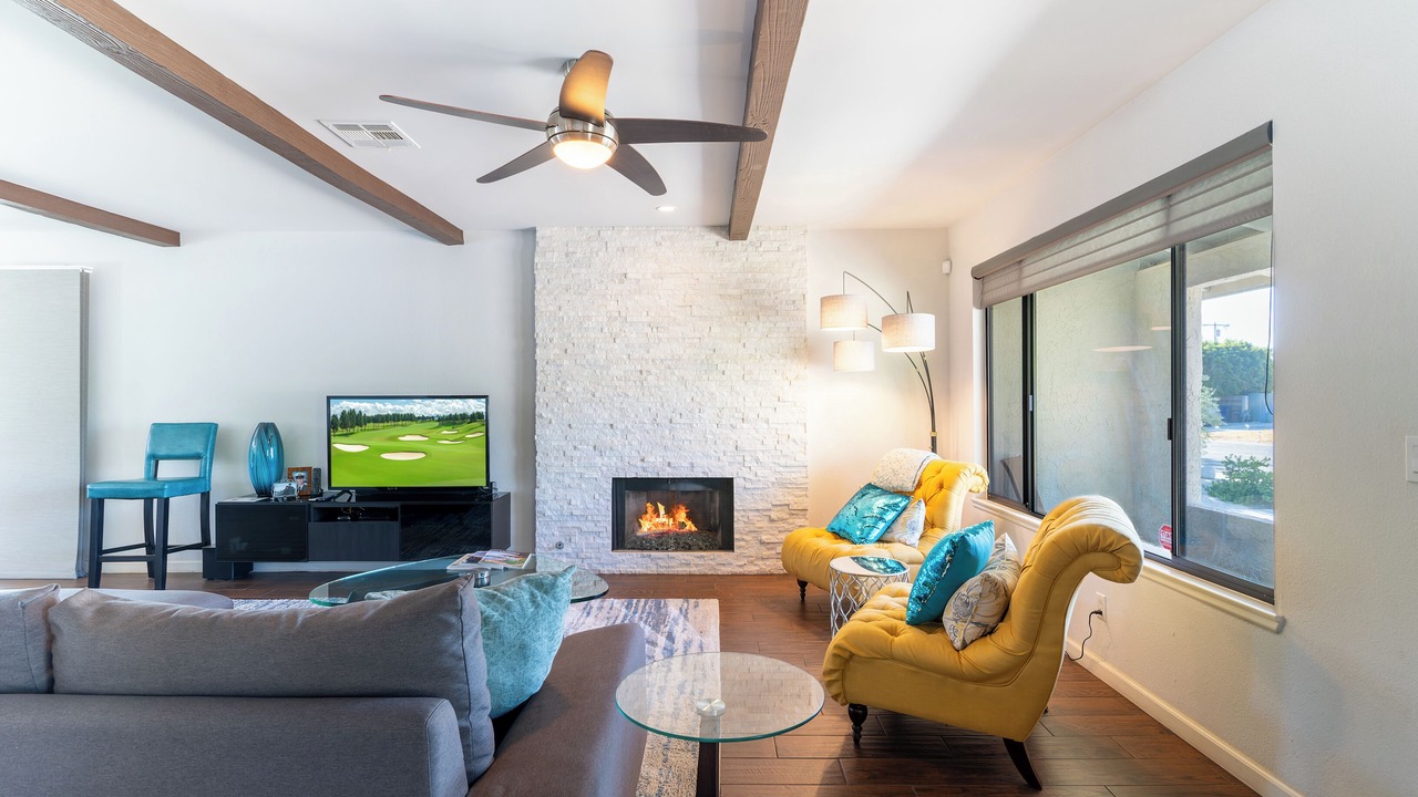 Photo of Livingroom in Desert Park Estates