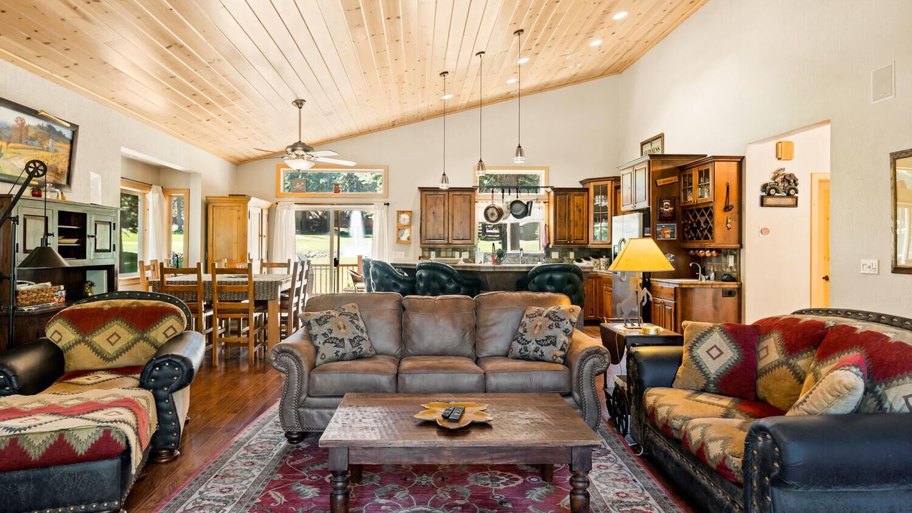 Photo of Livingroom in Lake Almanor West