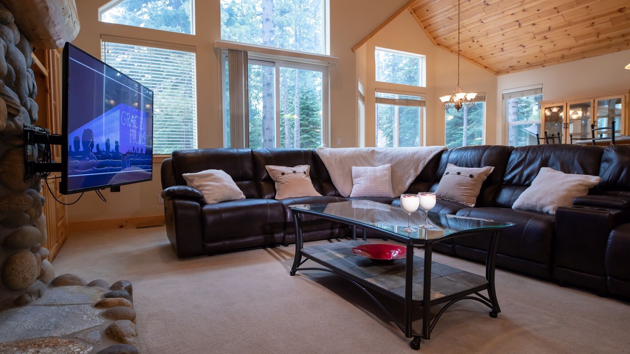 Photo of Livingroom in Montgomery Estates