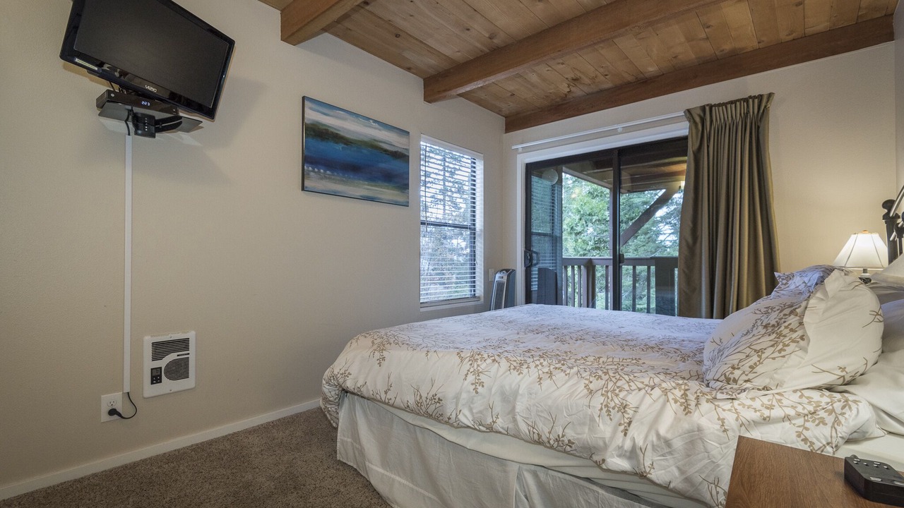 Photo of Bedroom in Lake Forest