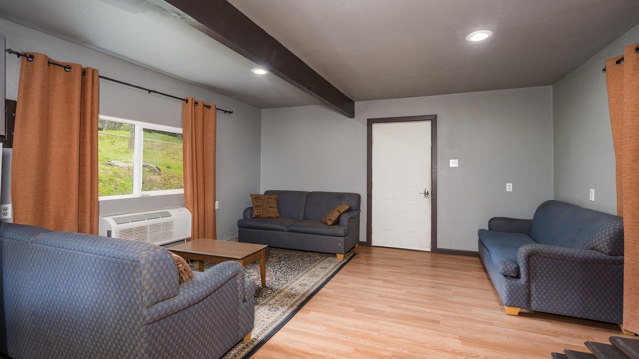 Photo of Livingroom in Oakhurst