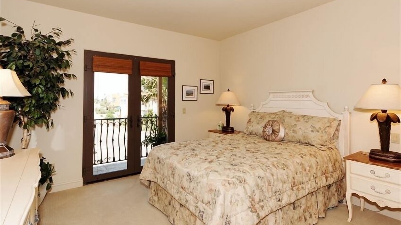 Photo of Bedroom in Oxnard Shores