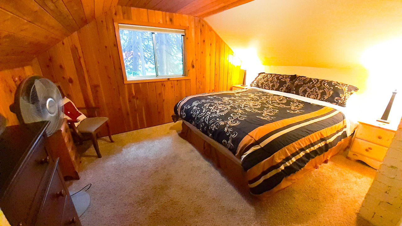 Photo of Bedroom in Shingletown