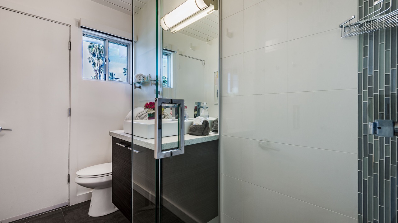 Photo of Bathroom in Racquet Club Estates