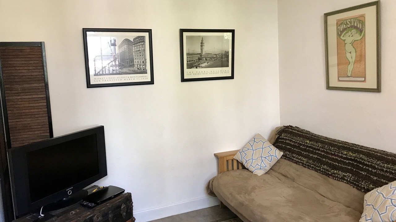 Photo of Livingroom in Lower Pacific Heights