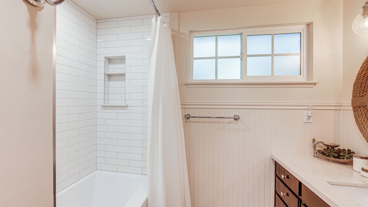 Photo of Bathroom in Callender