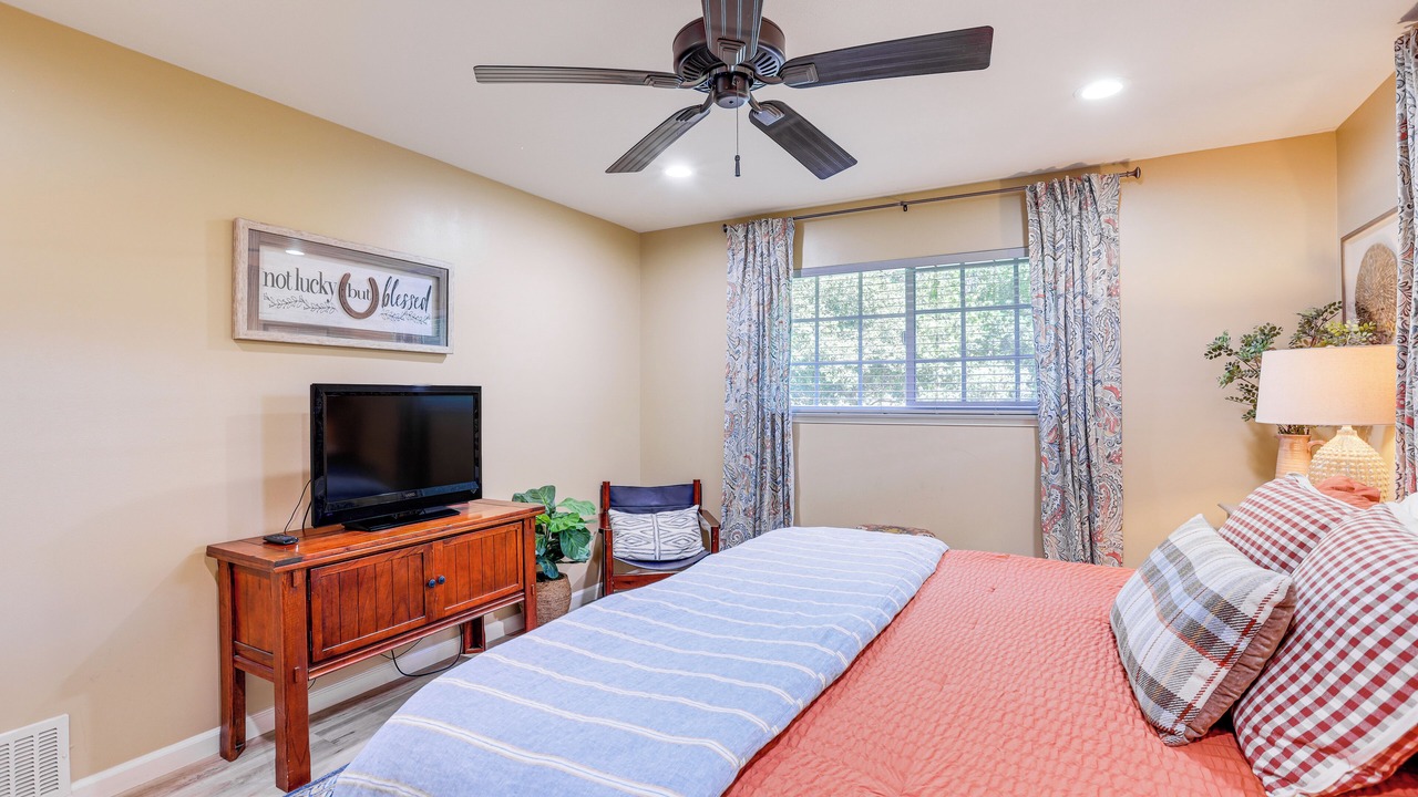 Photo of Bedroom in Callender