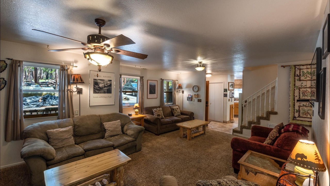 Photo of Livingroom in North Wawona