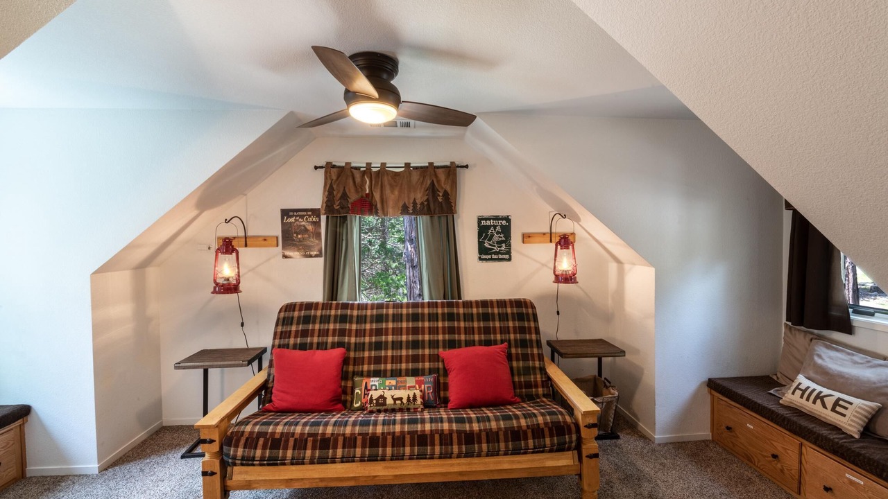 Photo of Livingroom in North Wawona
