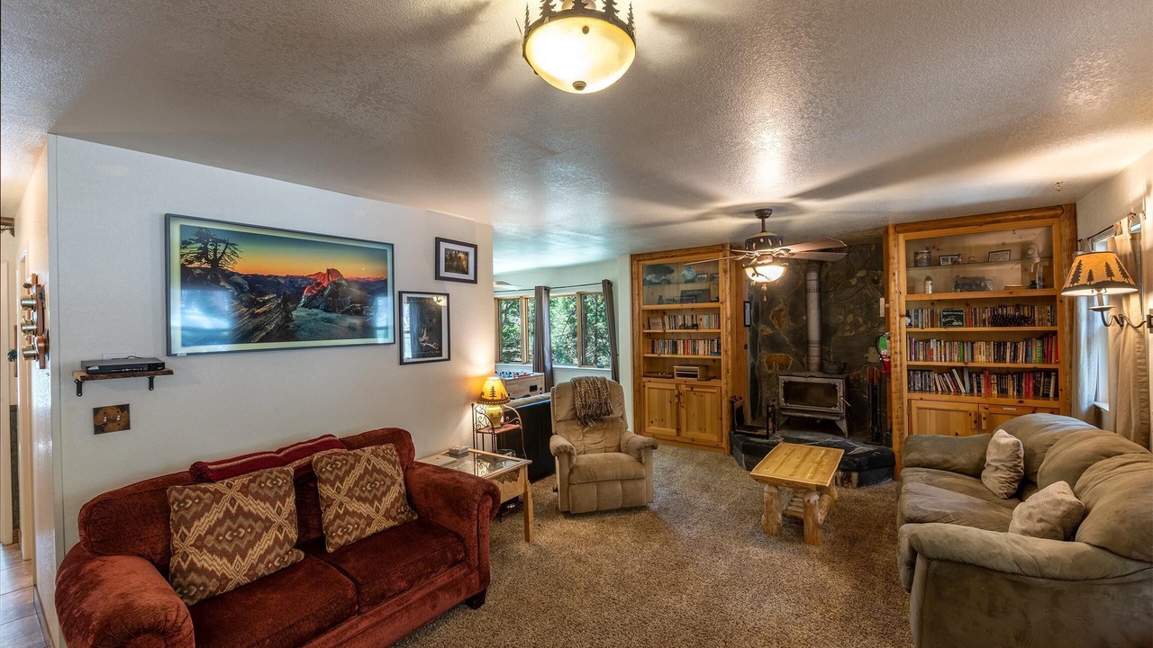 Photo of Livingroom in North Wawona