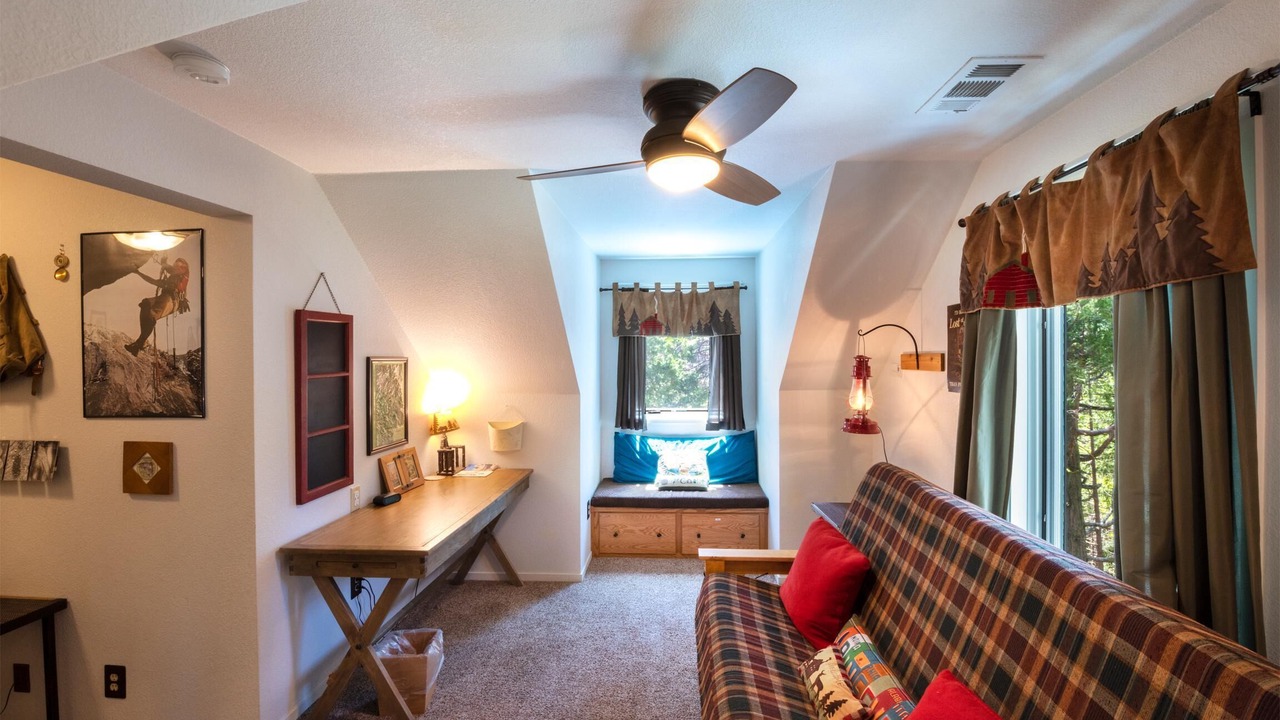Photo of Livingroom in North Wawona