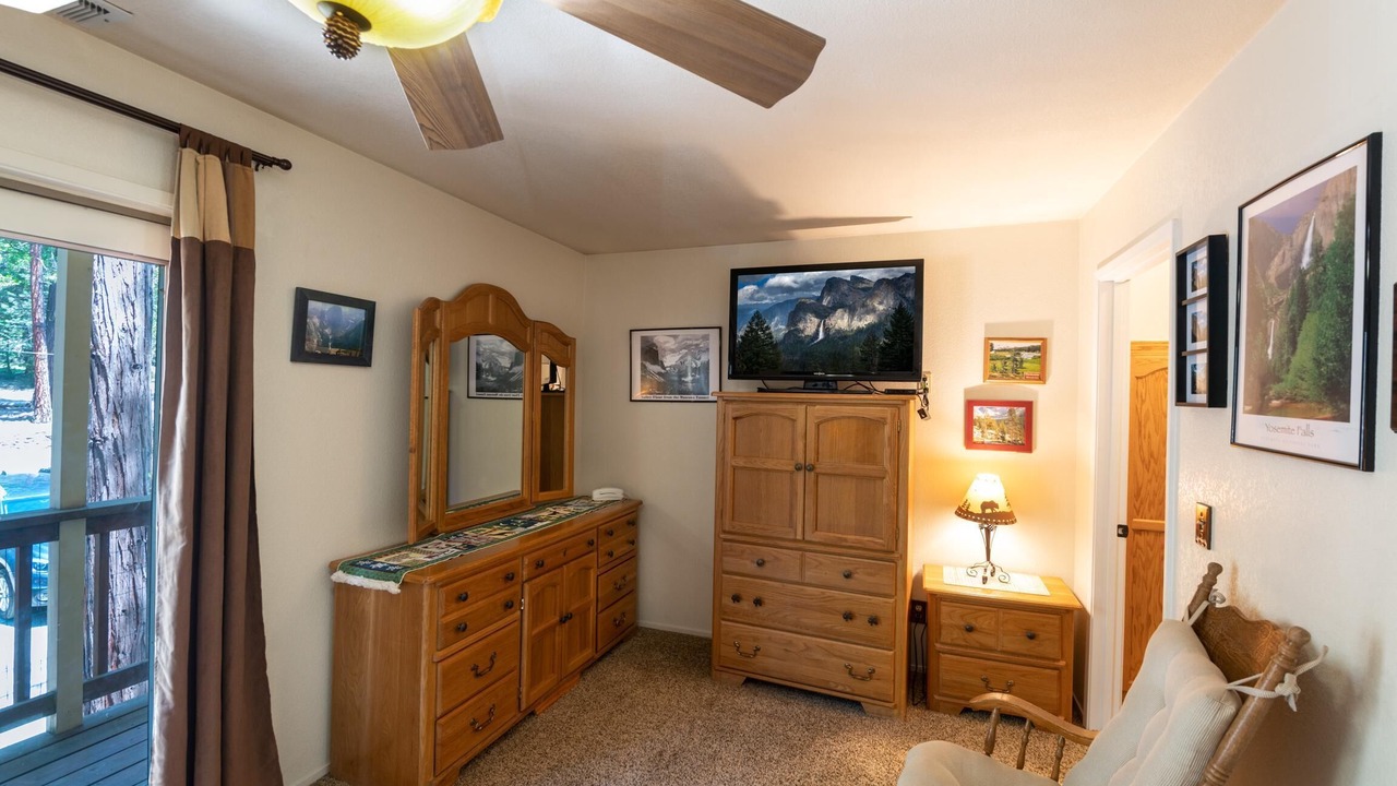 Photo of Livingroom in North Wawona