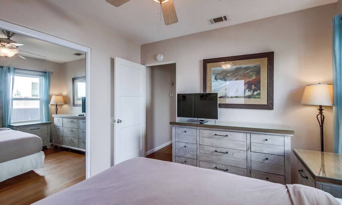 Photo of Bedroom in Pacific Beach
