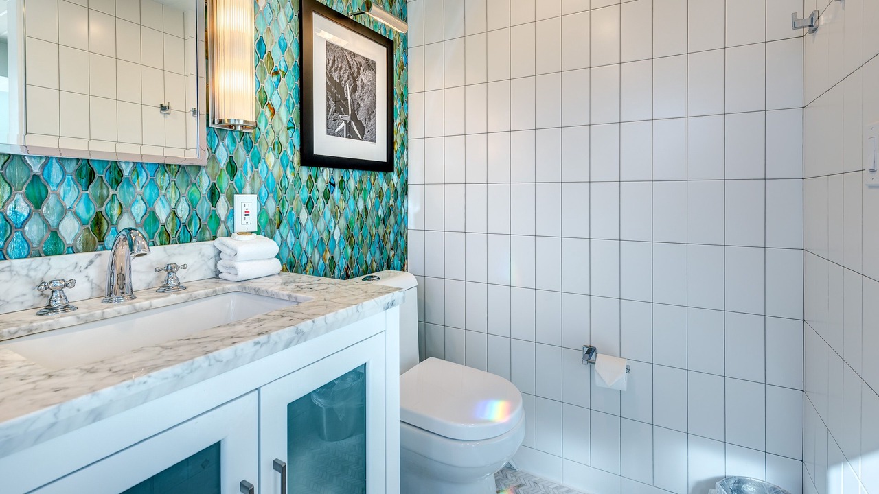 Photo of Bathroom in Racquet Club Estates