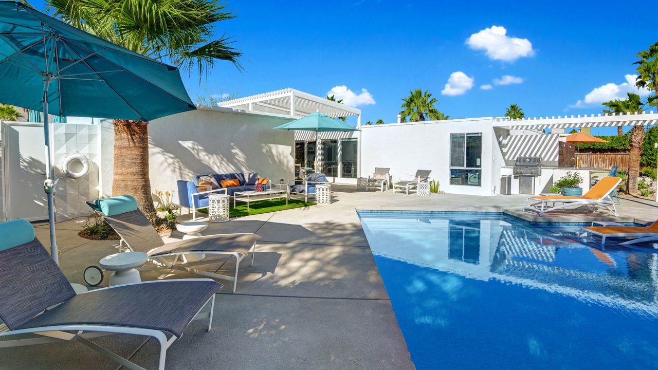 Photo of Outdoor in Racquet Club Estates