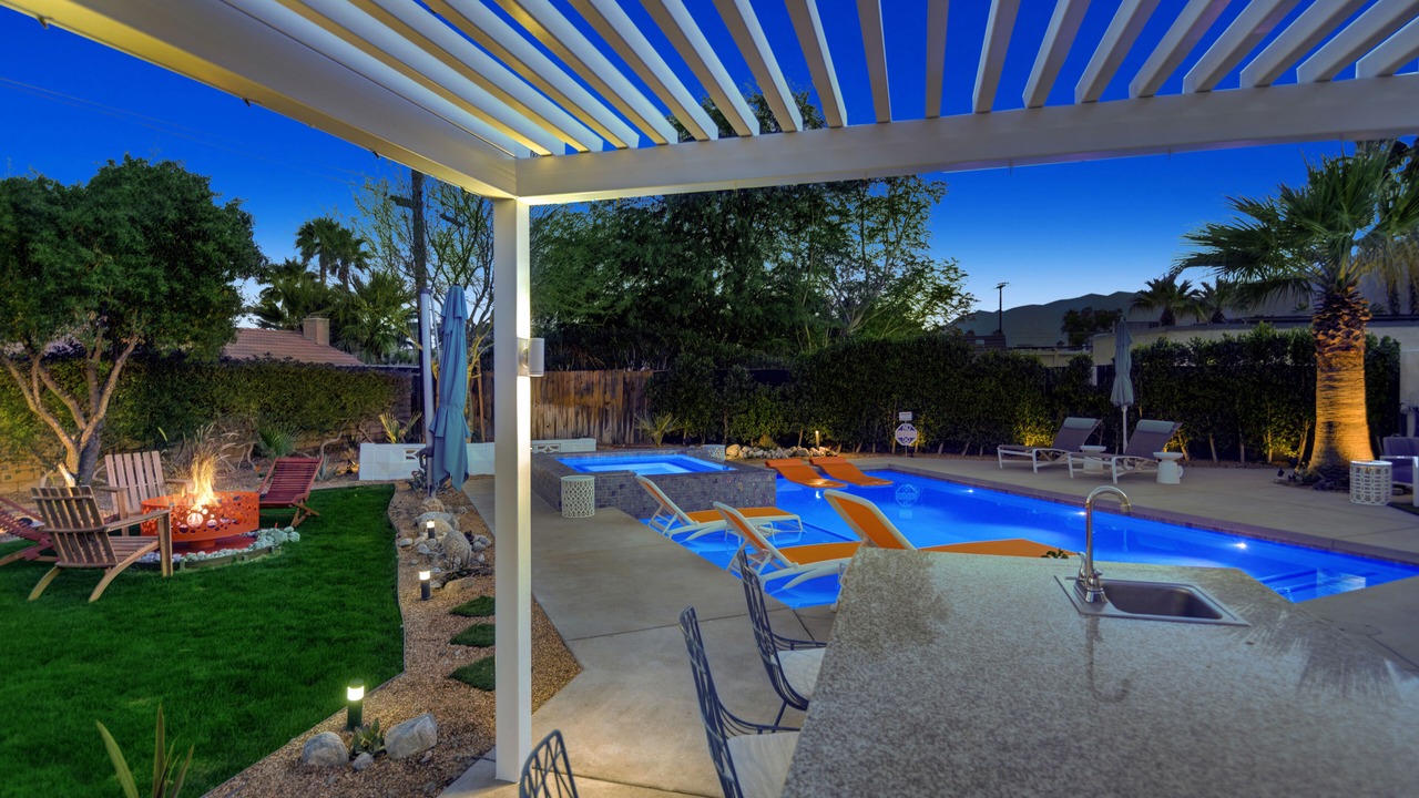 Photo of Outdoor in Racquet Club Estates
