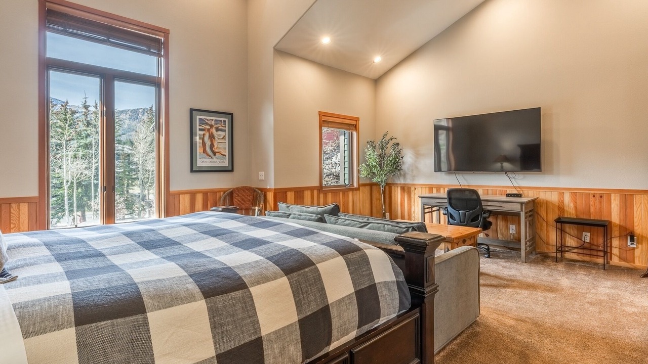 Photo of Bedroom in Mammoth Lakes