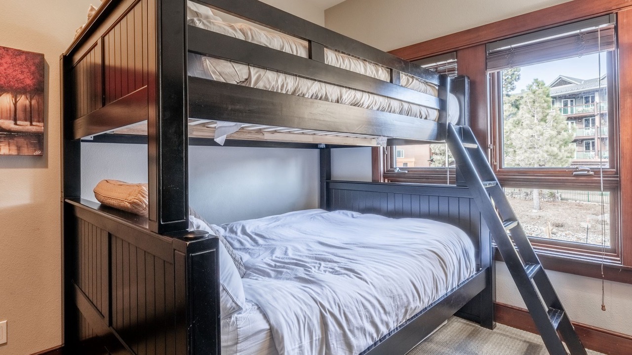Photo of Bedroom in Mammoth Lakes
