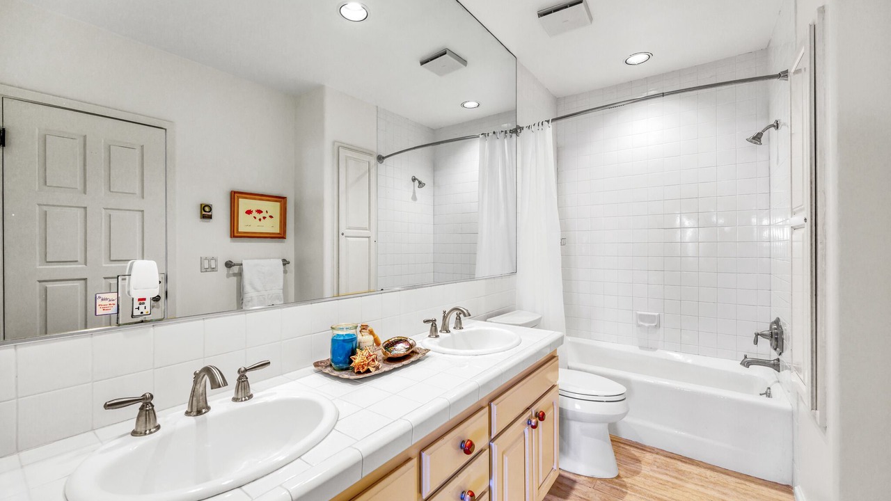 Photo of Bathroom in Avalon