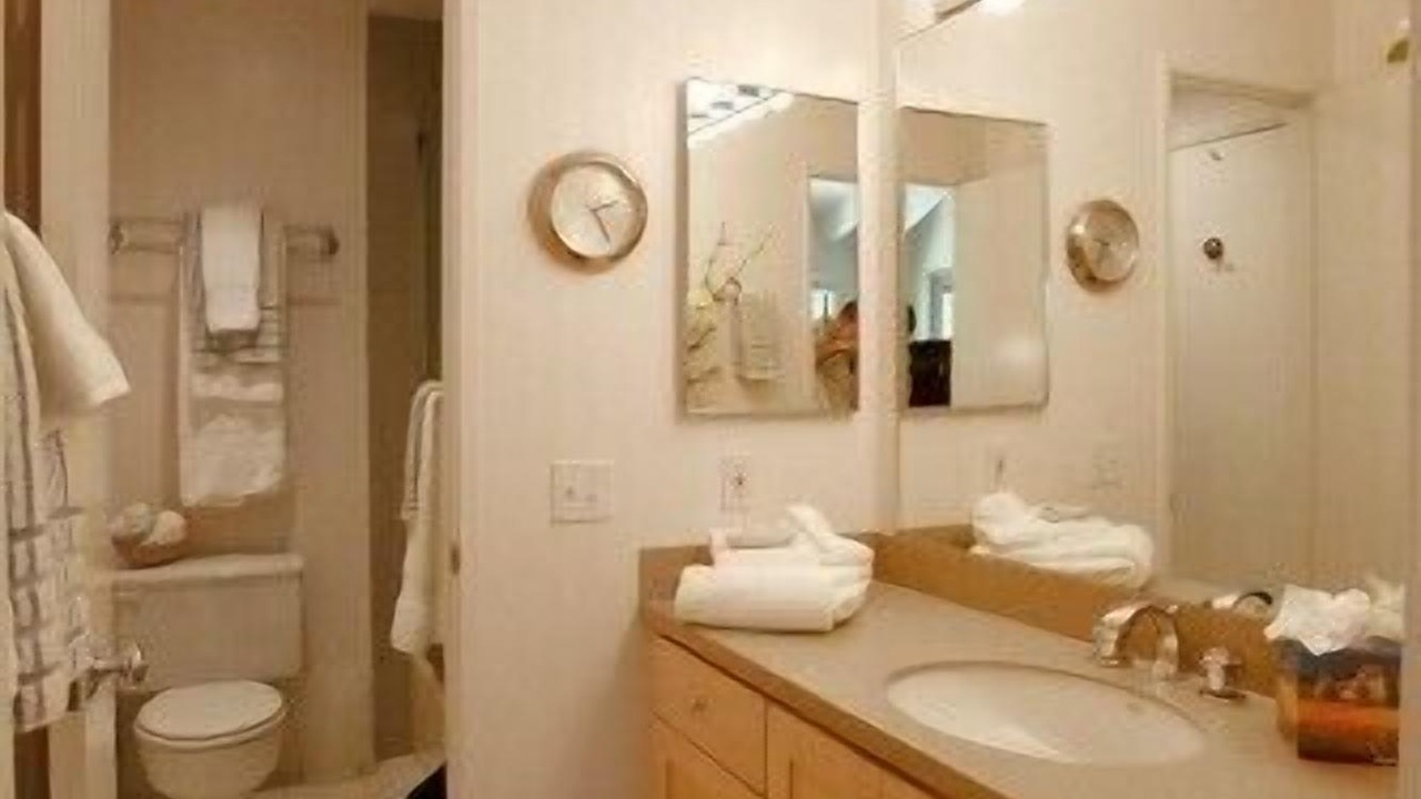 Photo of Bathroom in Alta Mesa