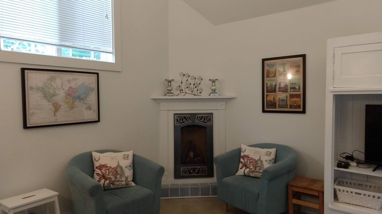 Photo of Livingroom in Elmwood