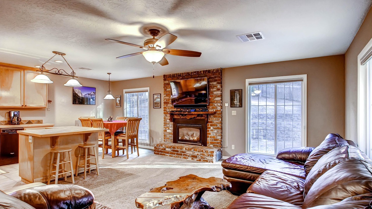 Photo of Livingroom in Oakhurst