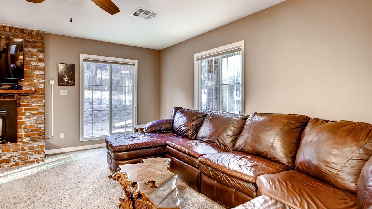 Photo of Livingroom in Oakhurst