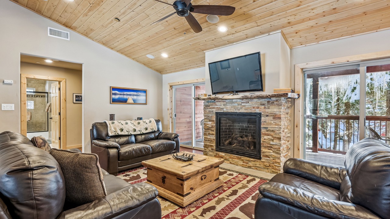 Photo of Livingroom in Tahoe Pines