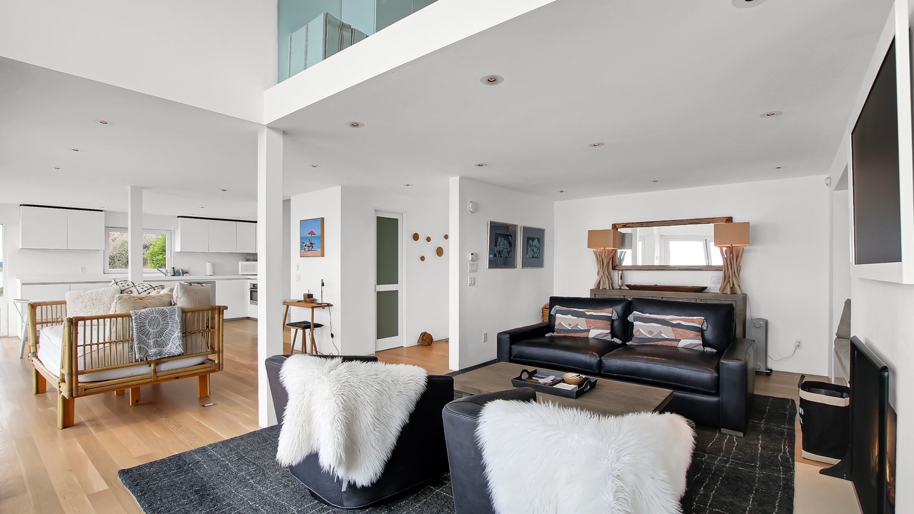 Photo of Livingroom in Summerland