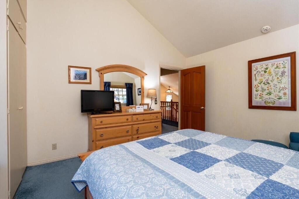 Photo of Bedroom in North Wawona