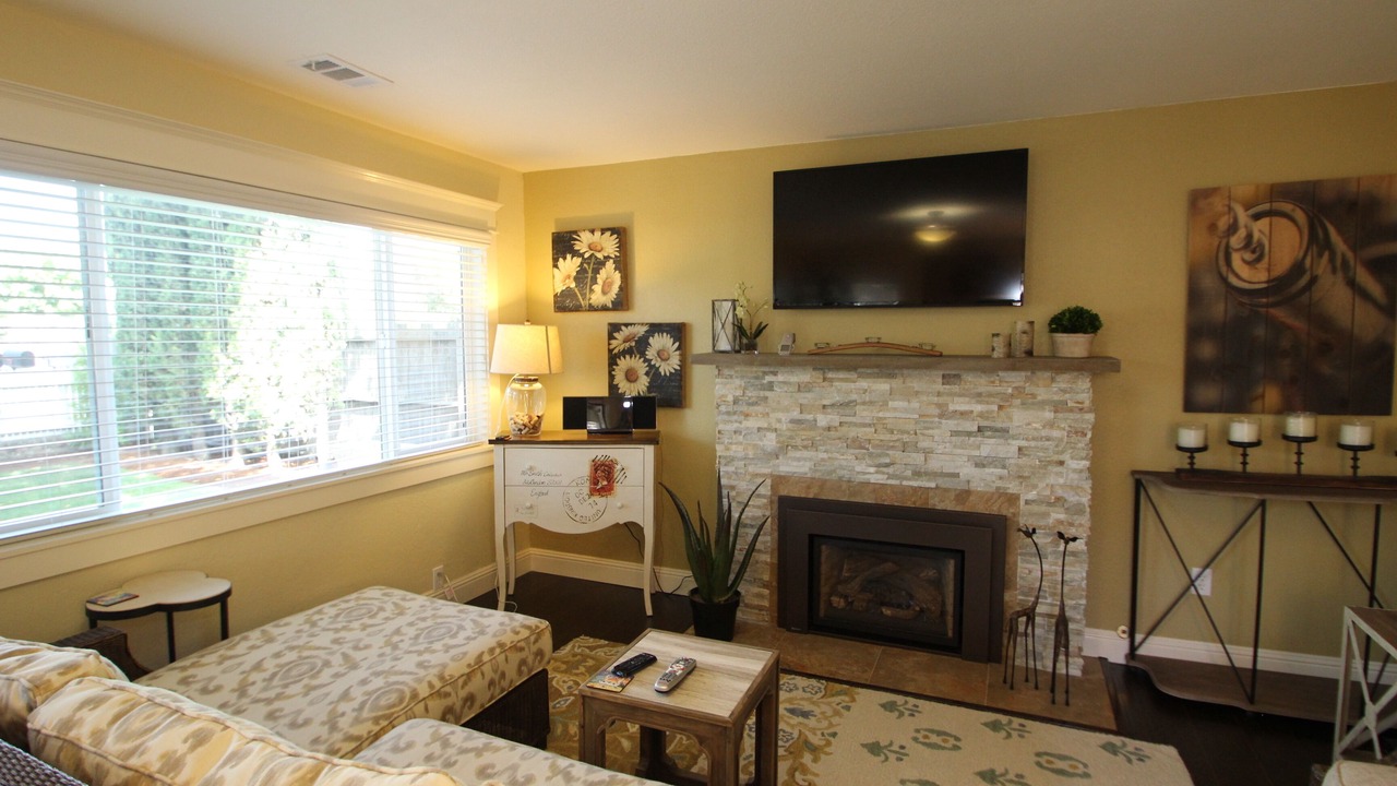 Photo of Livingroom in Boyes Hot Springs