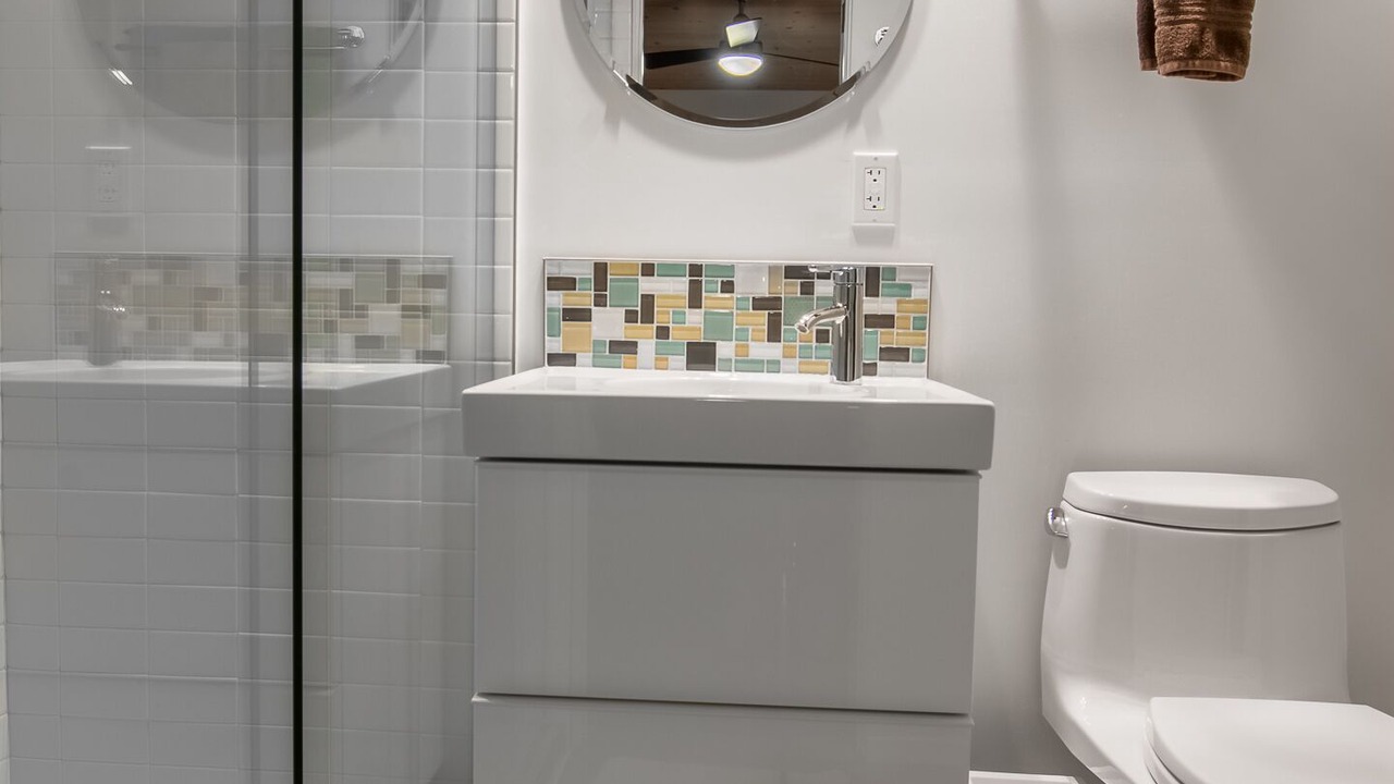 Photo of Bathroom in Racquet Club Estates